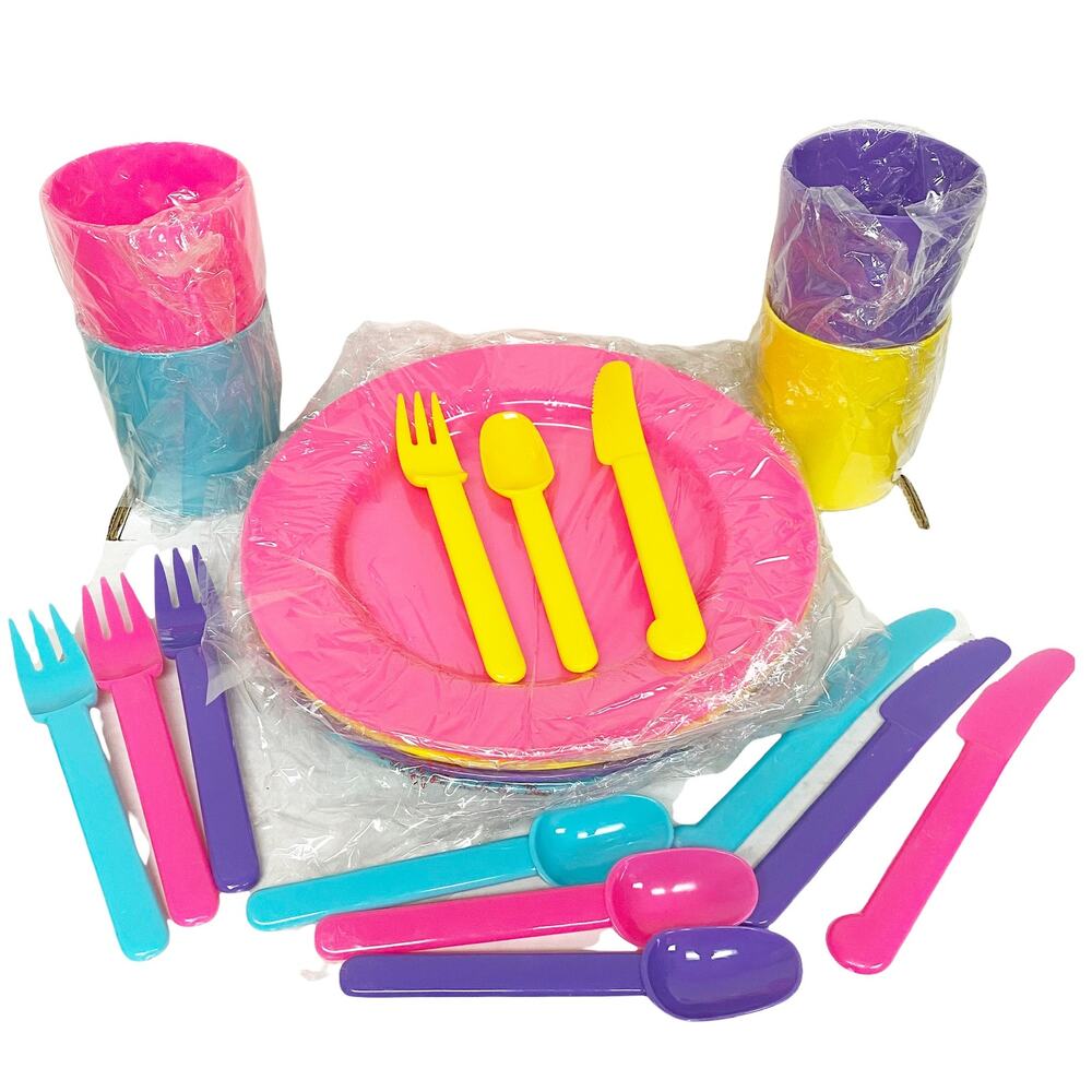 Vintage Cabana Club Colorful Plastic Picnic Dinnerwear Set Gift Kids